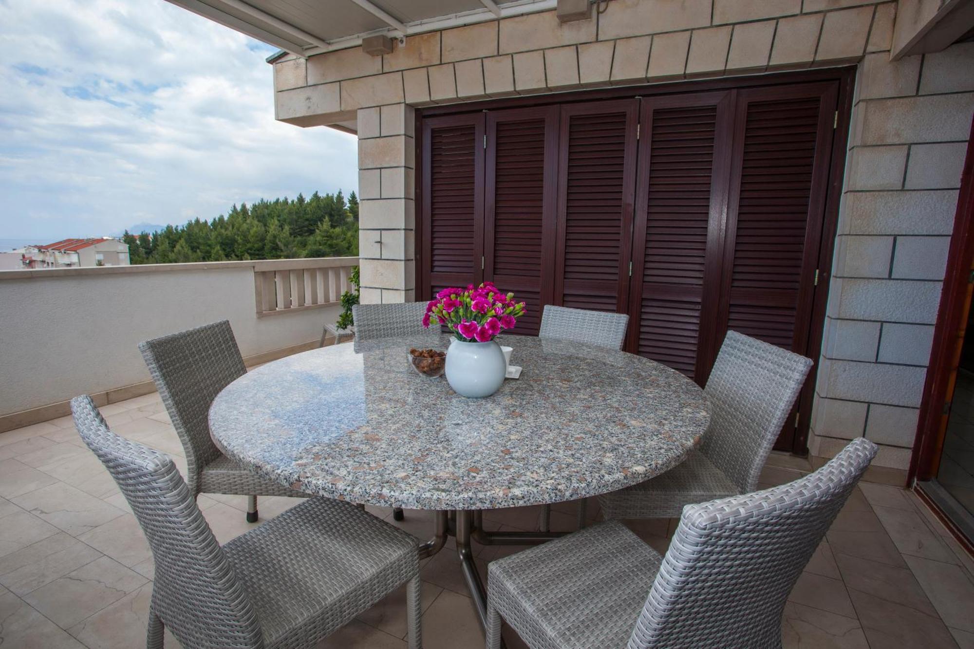 Apartment Makarana *
